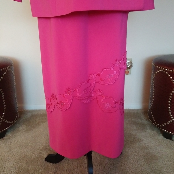 Fuchsia two piece suit - Picture 4 of 6